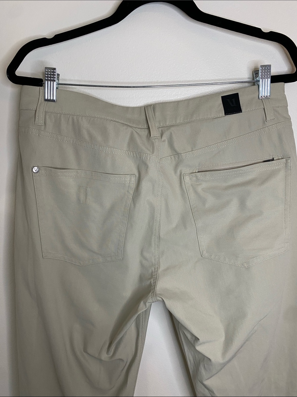 Vuori Men's Beige Performance Khaki Chino Pants Golf Straight Leg 32" x 30" - Picture 3 of 7